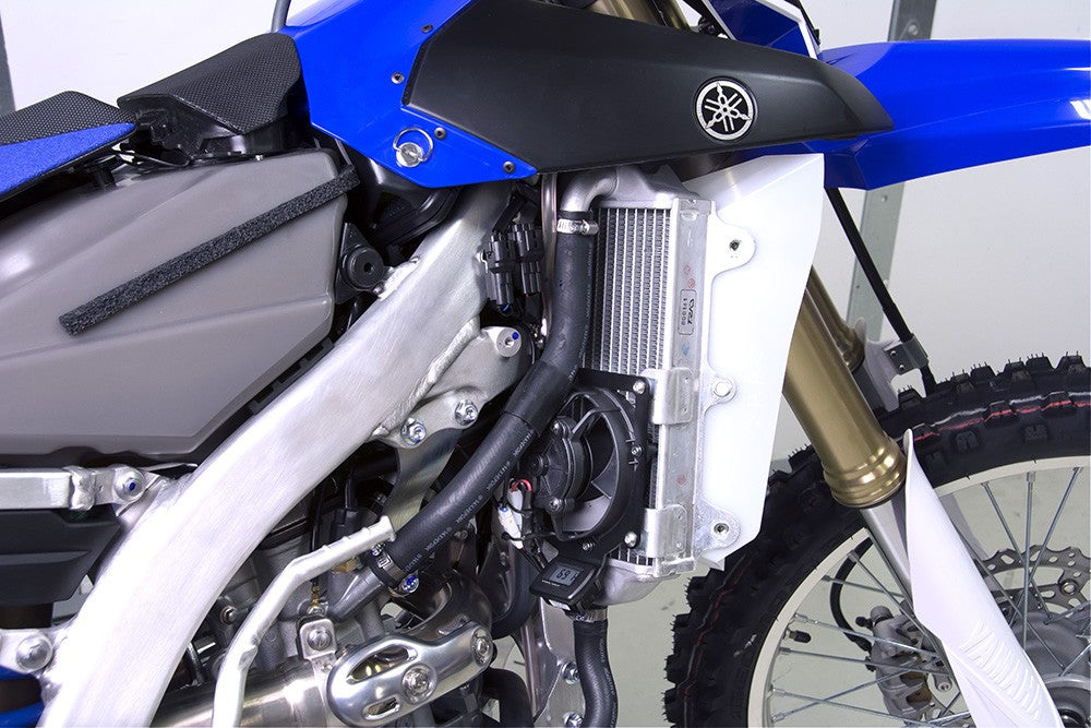 Cooling fan on Yamaha dirt bike without shrouds